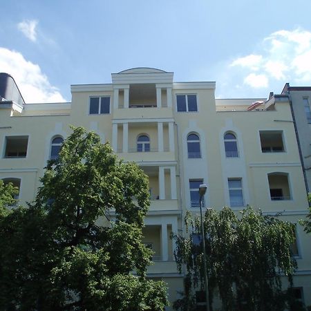 Lv Rooms & Apartments Am Luetzowplatz Berlim Exterior foto