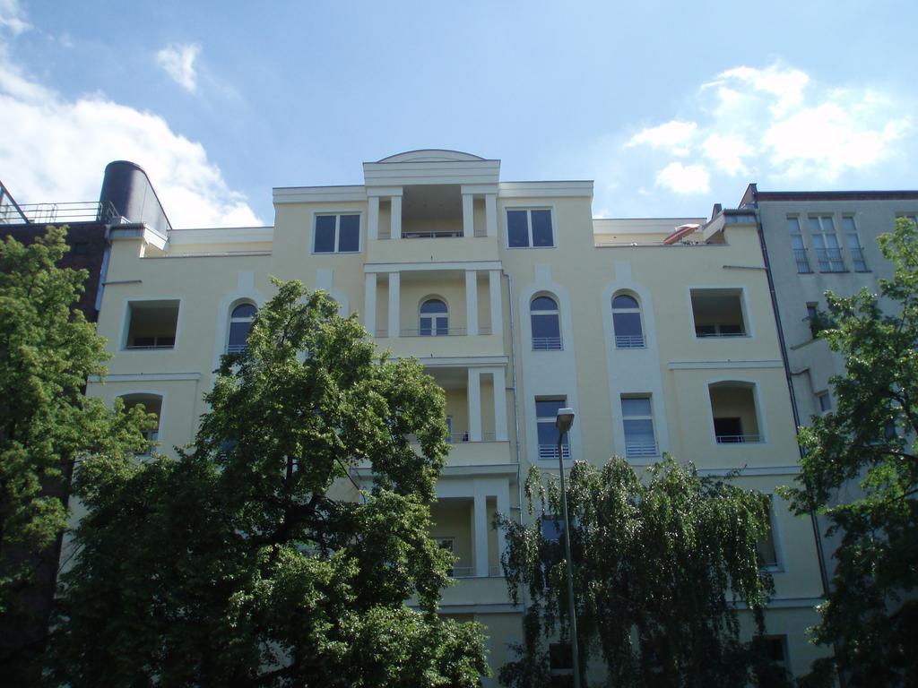 Lv Rooms & Apartments Am Luetzowplatz Berlim Exterior foto